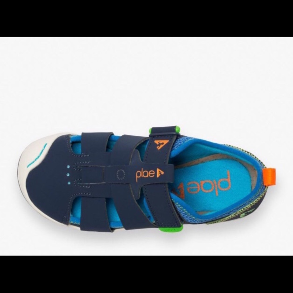 Plae Sam 2.0 sandals size 3 boys